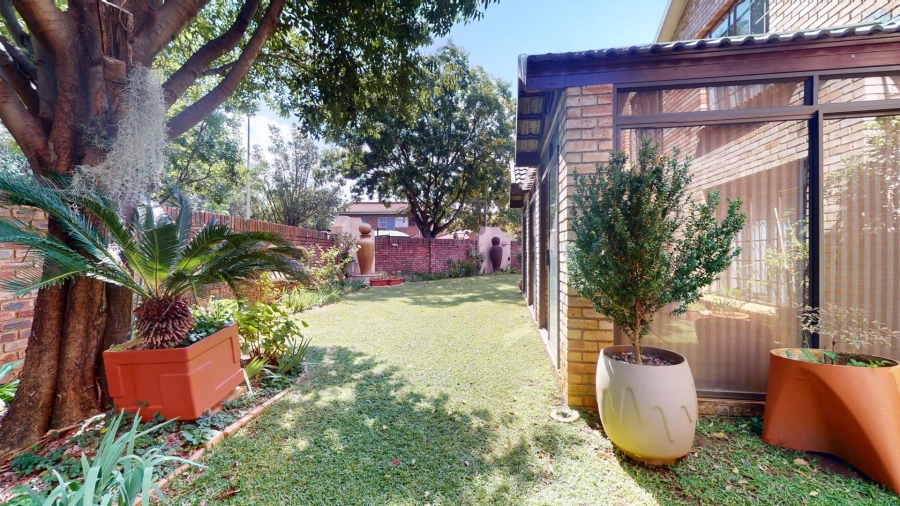 5 Bedroom Property for Sale in Mooivallei Park North West